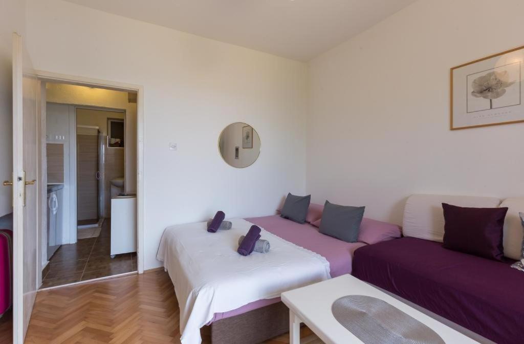 Purple Rain Apartman