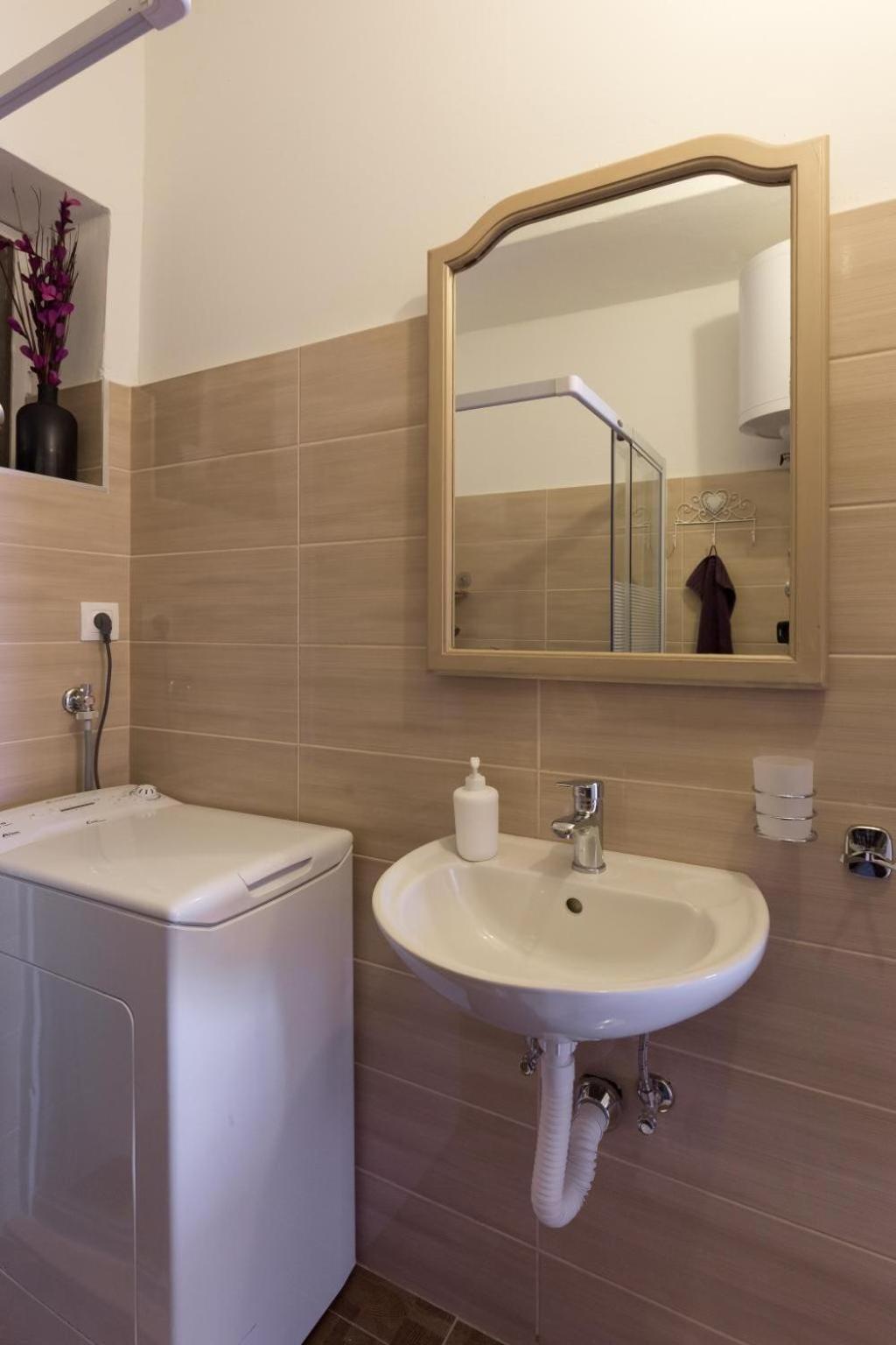 Purple Rain Apartman *